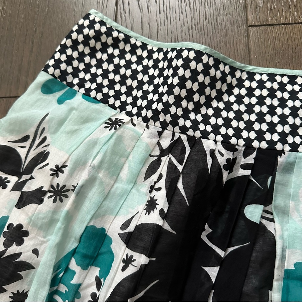 Sportmax A-Line Skirt - Black, Teal, and White Floral Silk Blend Size 8 - Picture 3 of 7